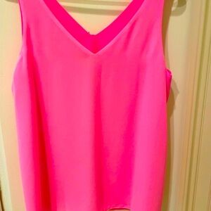Absolutely gorgeous new Lilly Pulitzer florin pink tank top! Women’s size small.